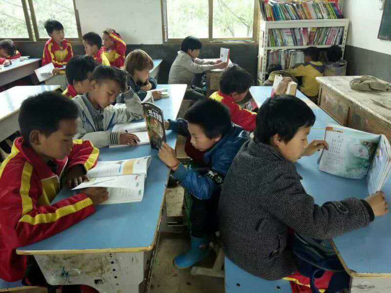 博特让贵州和重庆山区学校也有图书馆2.jpeg
